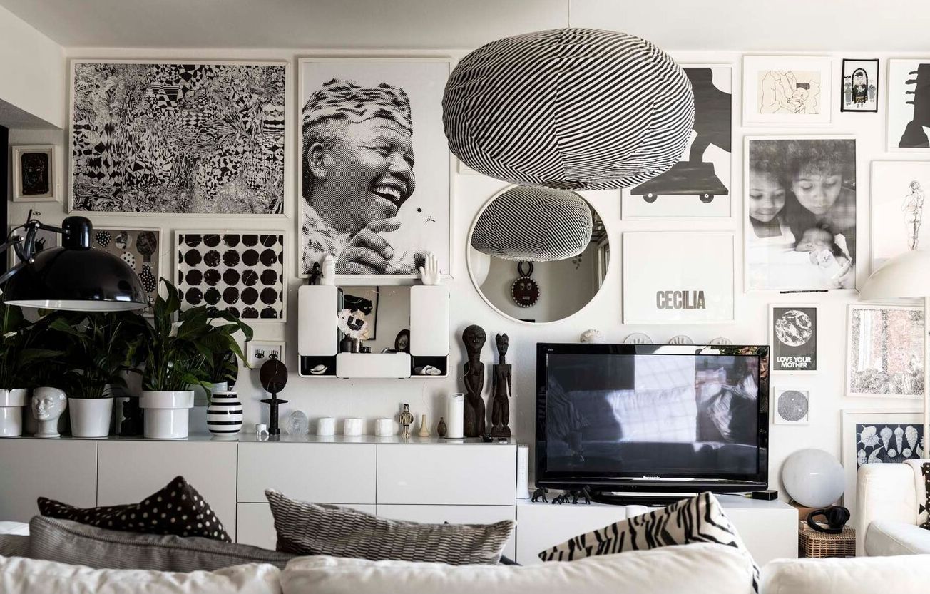 Graphic prints in black and white cover the wall of Cecilia and Cédric's living room.